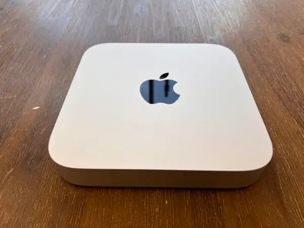 APPLE MACBOOKS FOR SALE – DOWNTOWN MONTREAL