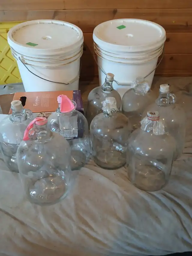LARGE BEER/WINE KIT WITH MULTI ITEMS