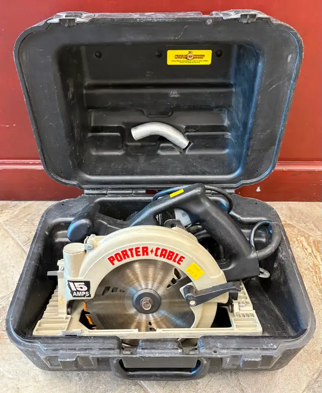 Porter Cable Wired Circular Saw ( Model 743 ) in Case