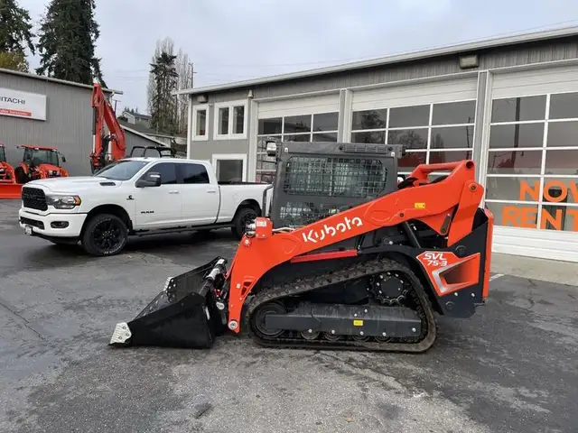 SKIDSTEER