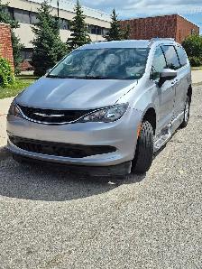 2021  Side Entry Accessible Pacifica Wheelchair Van - Photo 2