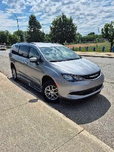 2021  Side Entry Accessible Pacifica Wheelchair Van - Photo 3