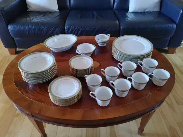 Set de vaisselle ' NORITAKE ' ( 8 personnes ) Japon
