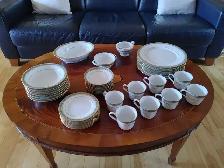 Set de vaisselle ' NORITAKE ' ( 8 personnes ) Japon