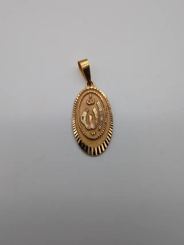 (B7719) 18K Yellow Gold Oval Religious Medal Pendant 0.70 Grams