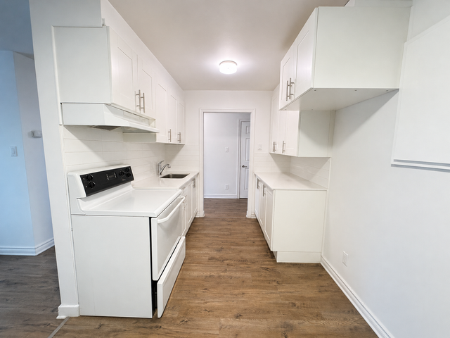 Spacious 1 Bedroom & 1 Bathroom Apartment in LaSalle