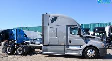 2023 Freightliner Cascadia - 414K Kilometers Driven - Photo 4