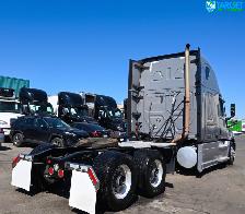 2023 Freightliner Cascadia - 414K Kilometers Driven - Photo 5