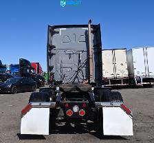 2023 Freightliner Cascadia - 414K Kilometers Driven - Photo 6