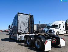 2023 Freightliner Cascadia - 414K Kilometers Driven - Photo 7