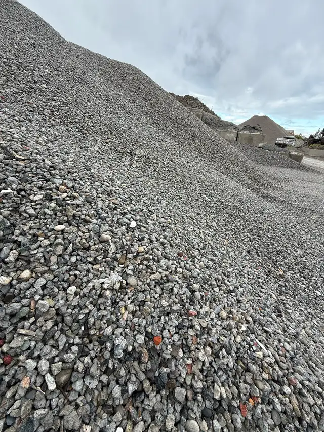 Free Recycled Clear Crush Gravel 3/4 Inch - We Deliver