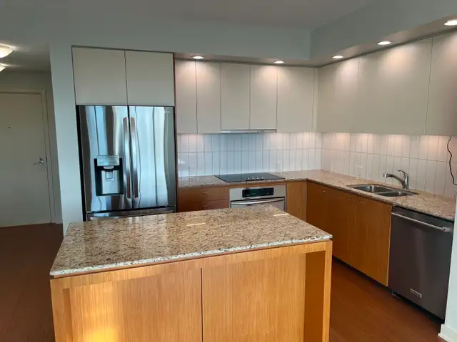2 Bed, 2 Bath, Den, HUGE 1120 sf, in-suite storage room