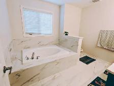 Spacious fully Furnished Bedroom for Rent in Whitby — 1 Nov - Photo 5