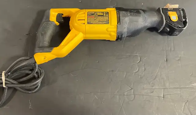 DEWALT DWE305 RECIP SAW