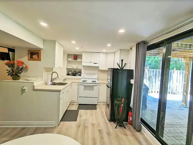 SHORT-TERM FURNISHED PRIVATE APARTMENT NORTH YORK