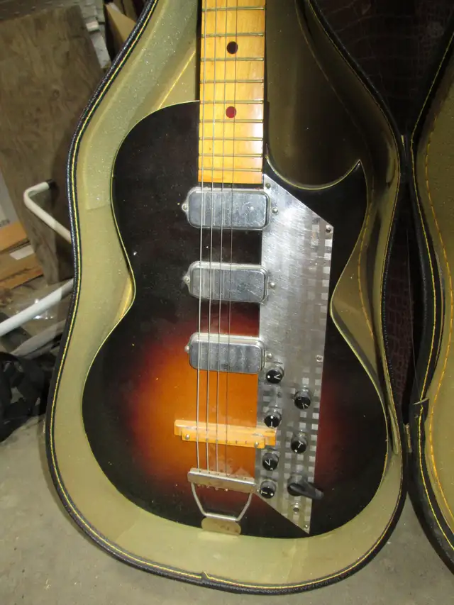 ELECTRIC GUITAR