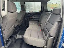 2019 GMC Sierra 2500HD SLE / Crew Cab / 8 Ft Long Box / 4x4 - Photo 17