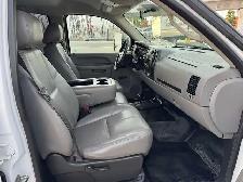 2013 Chevrolet Silverado 2500HD Crew Cab / 8 Ft Long Box / 4x4 - Photo 9