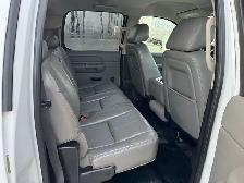 2013 Chevrolet Silverado 2500HD Crew Cab / 8 Ft Long Box / 4x4 - Photo 12