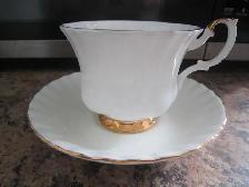 Royal Albert VAL D'OR fine bone china set for 4