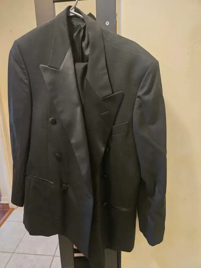 Tuxedo suite size 38
