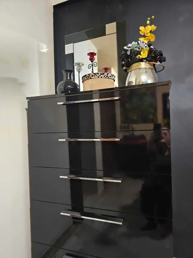 2 dressers.