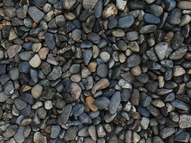 Pea Gravel for Garden Walkways, Borders & Shed Pads