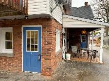 Barrie, Great ground level bachelor, utilities included