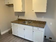 Barrie, Great ground level bachelor, utilities included - Photo 2
