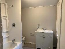 Barrie, Great ground level bachelor, utilities included - Photo 5