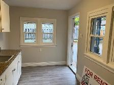 Barrie, Great ground level bachelor, utilities included - Photo 6