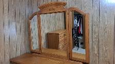 Beautiful Vintage 4-Piece Oak Bedroom Set - Photo 2