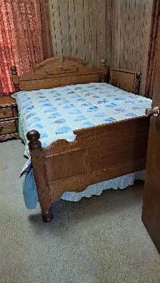 Beautiful Vintage 4-Piece Oak Bedroom Set - Photo 5