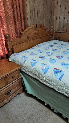 Beautiful Vintage 4-Piece Oak Bedroom Set - Photo 6