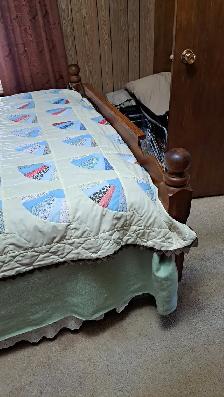 Beautiful Vintage 4-Piece Oak Bedroom Set - Photo 7