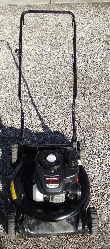 YARD MACHINES GAS LAWNMOWER - Photo 3