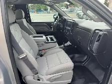 2017 Chevrolet Silverado 1500 Regular Cab / 8 Ft Long Box / 4x4 - Photo 12