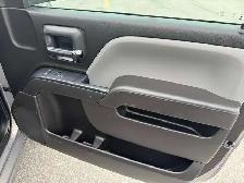 2017 Chevrolet Silverado 1500 Regular Cab / 8 Ft Long Box / 4x4 - Photo 14