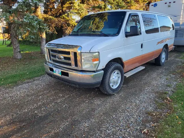 2005 350 Super Duty ford XLT Passenger Van