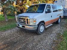 2005 350 Super Duty ford XLT Passenger Van