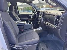 2022 Chevrolet Silverado 2500HD LT  / Crew Cab / 6'6' Box / 4x4 - Photo 11