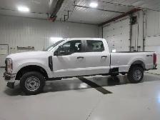 2025 Ford F350XL Crew Cab Long Box 6.8L V8 Gas 4X4