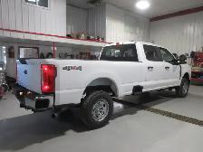 2025 Ford F350XL Crew Cab Long Box 6.8L V8 Gas 4X4 - Photo 9