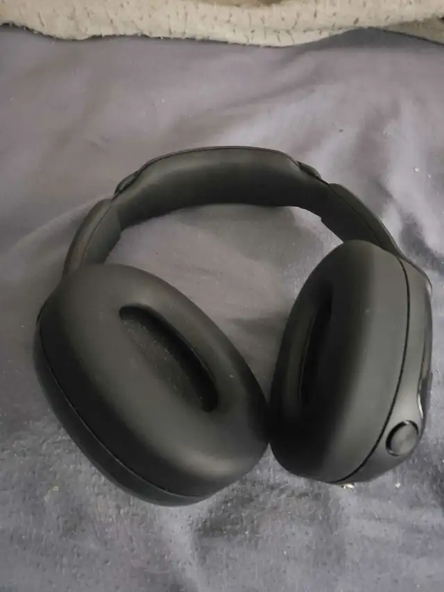 Skullcandy Hesh  Bluetooth Headset Like New