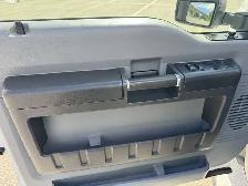 2015 Ford F-250 Crew Cab / 8 Ft Long Box / 4x4 - Photo 16
