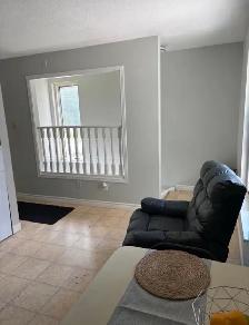Female Room for rent 1 min to WLU! - Photo 3