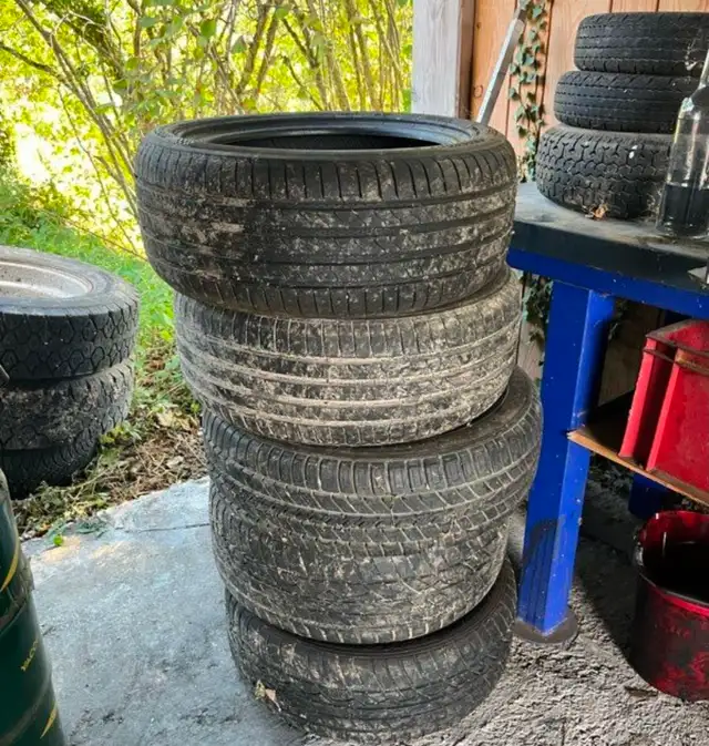 Pneu à donner en très bonne condition d'hiver !!!!!