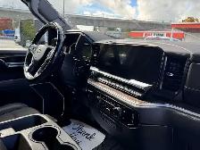 2024 Chevrolet Silverado 3500HD Crew Cab / 6'6' Box / 4x4 - Photo 11