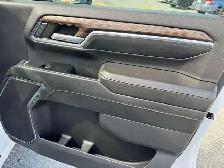 2024 Chevrolet Silverado 3500HD Crew Cab / 6'6' Box / 4x4 - Photo 12
