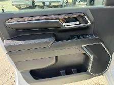 2024 Chevrolet Silverado 3500HD Crew Cab / 6'6' Box / 4x4 - Photo 16